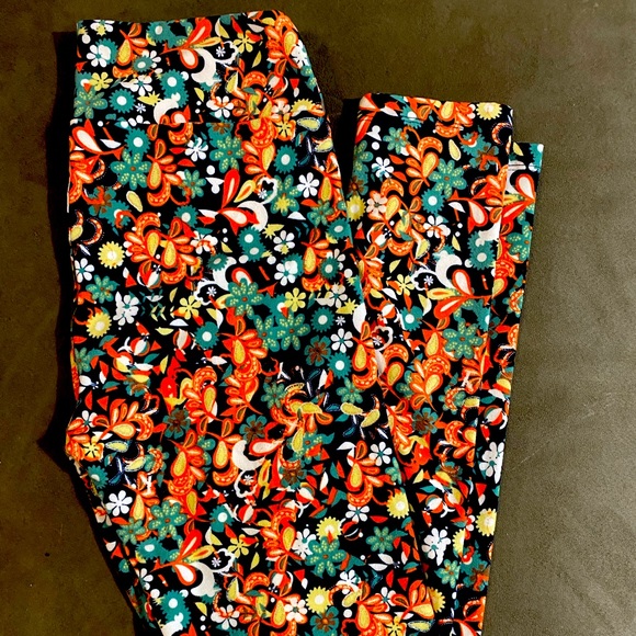 Navy blue Background LuLaRoe leggings - Picture 1 of 1